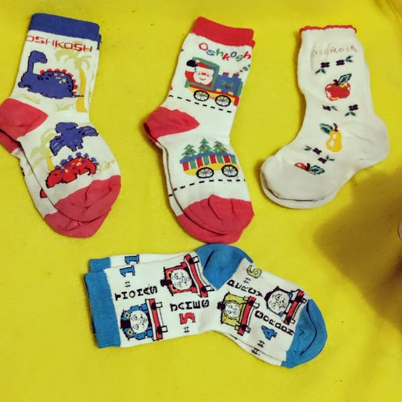 Toddler Socks Four Pair 3 Oshkosh and 1 Thomas Trains Socks - Picture 3 of 3